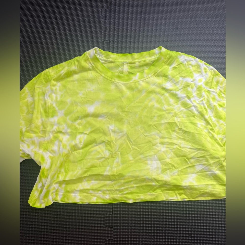 Lululemon all yours cropped tee shirt - size 6